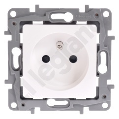 Niloe - Gniazdo 2P+Z 16 A - 250 V~ - z przesłoną, zaciski automatyczne - Białe Niloe - Gniazdo 2P+Z 16 A - 250 V~ - z przesłoną, zaciski automatyczne - Białe