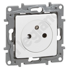 Niloe - Gniazdo 2P+Z płaskie 16 A -250 V~ - z przesłoną, zaciski automatyczne - Białe Niloe - Gniazdo 2P+Z płaskie 16 A -250 V~ - z przesłoną, zaciski automatyczne - Białe